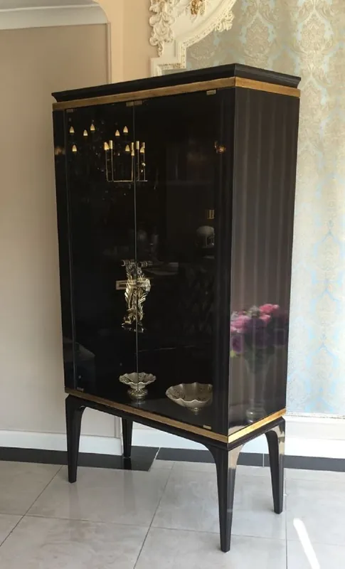 Neuheit Casa Padrino vetrina gabinetto barocco di lusso nero / oro 102 x 55 x A. 180 cm - Vetrina in legno massello in stile barocco - Mobili nobili barocchi
