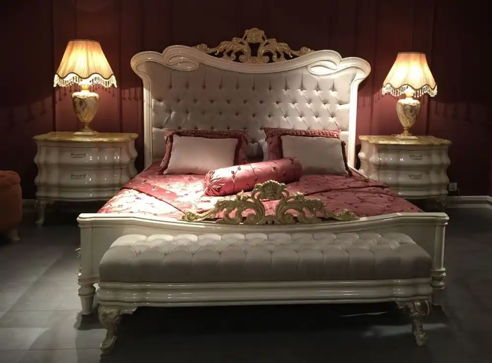 Casa Padrino conjunto de dormitorio barroco de lujo gris / blanco / oro - 1 Cama Doble Barroco y 2 Mesitas de Noche Barroco y 1 Banco Barroco - Muebles de Dormitorio Barrocos - Noble & Magnífico Saisonangebot