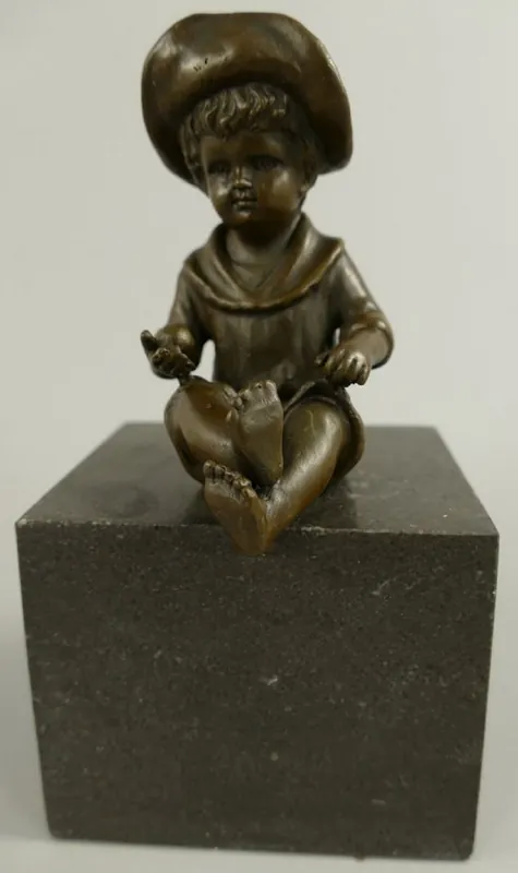 Casa Padrino escultura de bronce Art Nouveau niño con sombrero bronce / negro 9 x A. 16 cm - Figura de Bronce - Figura Decorativa - Accesorios Decorativos Preisknaller