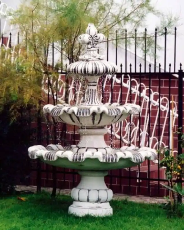 Heißes Angebot Casa Padrino fuente barroco con decorativo lirio blanco / marrón Ø 129 x A. 175 cm - Magnífica fuente de jardín de estilo barroco - Fuente redonda de piedra para decoración de jardín