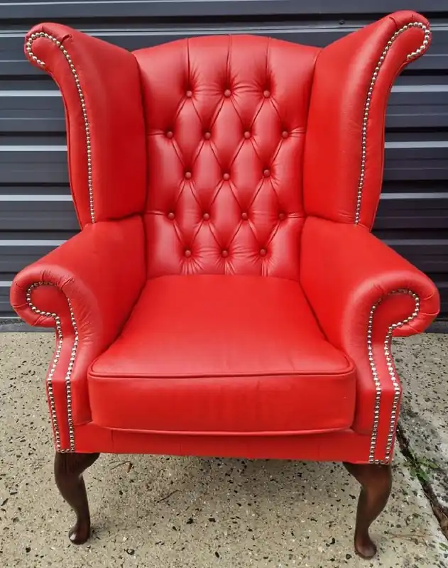 Casa Padrino sillón orejero Chesterfield de lujo rojo / marrón oscuro 98 x 90 x A. 110 cm - Sillón de salón Chesterfield de cuero genuino - Muebles de Salón Chesterfield de Lujo de Cuero Mega-Angebot