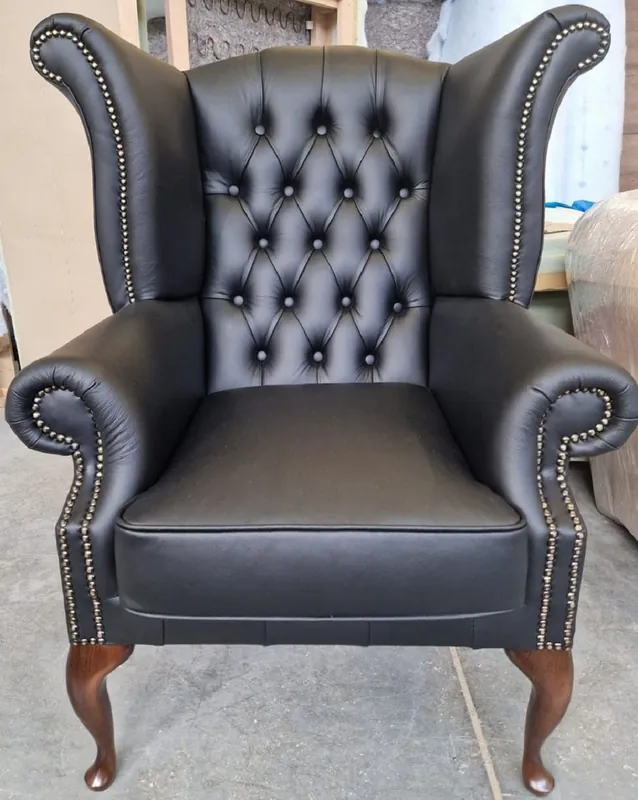 Casa Padrino sillón orejero Chesterfield de lujo negro / marrón oscuro 98 x 90 x A. 110 cm - Sillón de salón Chesterfield de cuero genuino - Muebles de Salón Chesterfield de Lujo de Cuero Super-Preis