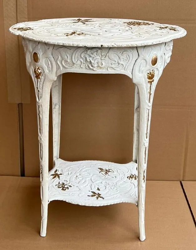 Casa Padrino mesa auxiliar decorativa de jardín Art Nouveau blanco / oro 46,6 x 36 x A. 60,4 cm - Mesa de flores nostálgica de hierro fundido - Muebles de Jardín Barrocos y Art Nouveau Expressversand