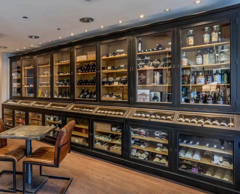 Casa Padrino gabinete de vino de estilo campestre negro antiguo / natural 440 x 70 x A. 240 cm - Armario de bar de madera maciza - Mueble bar de madera maciza de estilo campestre Must-Have