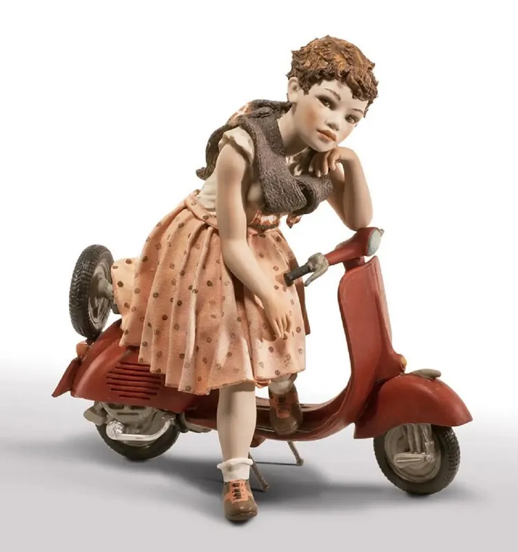 Neu Casa Padrino escultura decorativa de porcelana niña con scooter A. 27,5 cm - Hecho en Italia
