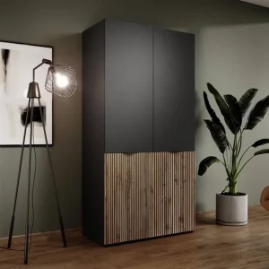 Top-Seller Kleiderschrank Sandbox 101 cm schwarz / Eiche wotan eleganter und funktioneller Kleiderschrank mit geriffelten Fronten ein Möbelstück aus der modularen Schrankkollektion