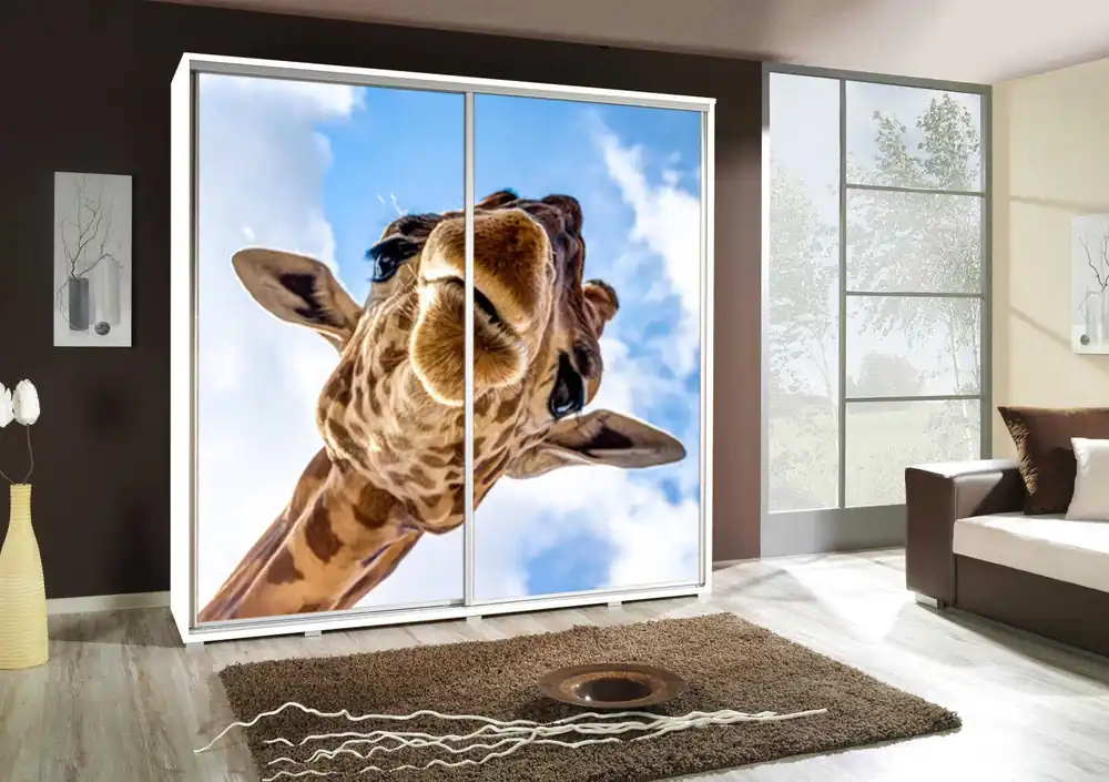 Abverkauf Artistino 205 cm Schiebeschrank mit Giraffengrafik Schrankkorpus in Weiß aus 22 mm starker Platte