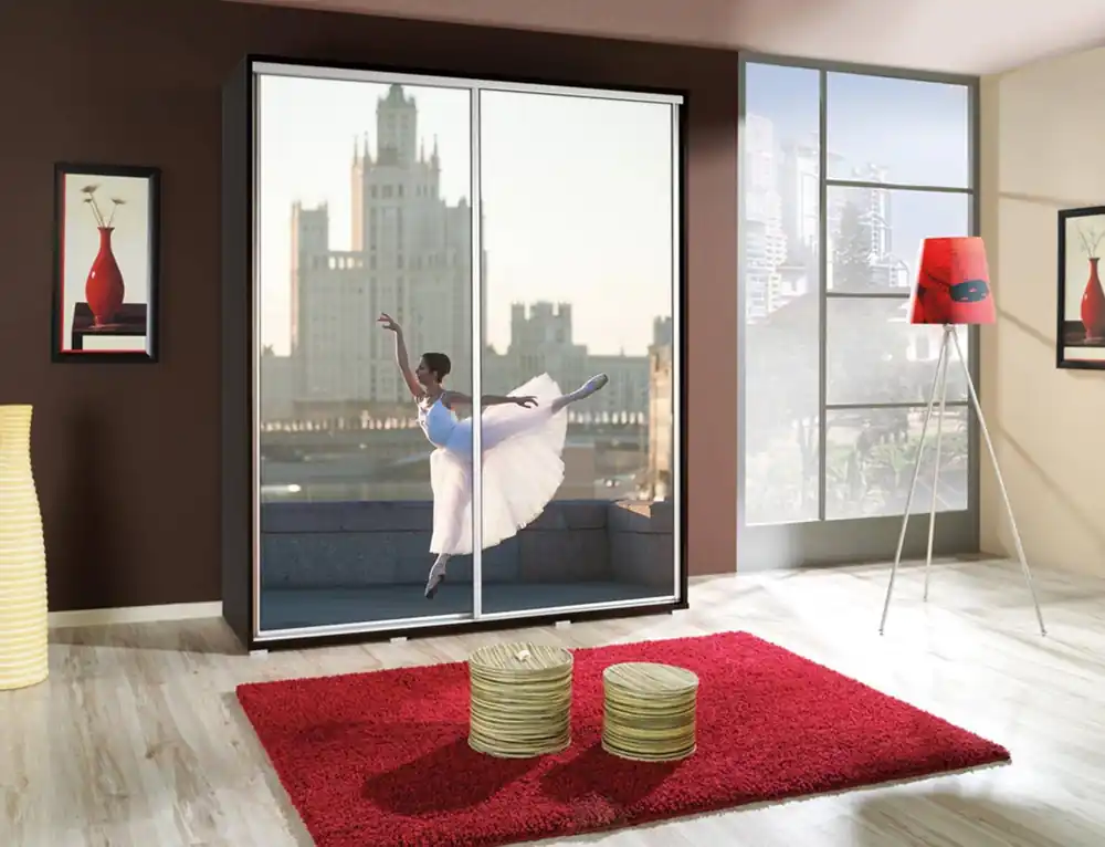 Artistino 155 cm Schiebeschrank mit Ballerina-Grafik Der Schrankkorpus in Wenge-Farbe besteht aus 22 mm starker Platte Letzte Chance
