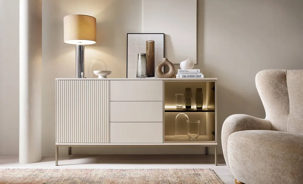 Must-Have Kommode Amma 154 cm beige einzigartiges Design dekorative geriffelte und verglaste Fronten der Kommode