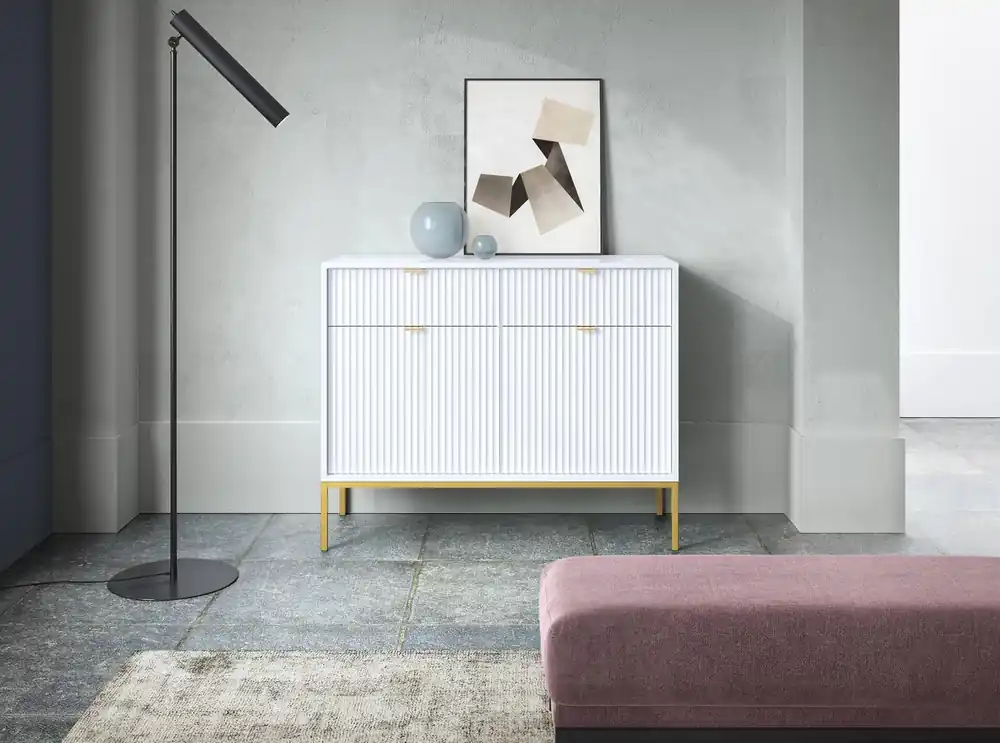 Garantierte Lieferung Kommode mit Schublade Lovro 104 cm weiß modernes Design wird Liebhaber von ausdrucksstarken Interieur Kommode mit Gold-Accessoires bereichert begeistern