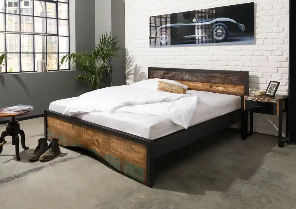 Bett Altholz 200x200 mehrfarbig lackiert INDUSTRIAL #111 Jetzt Bestellen