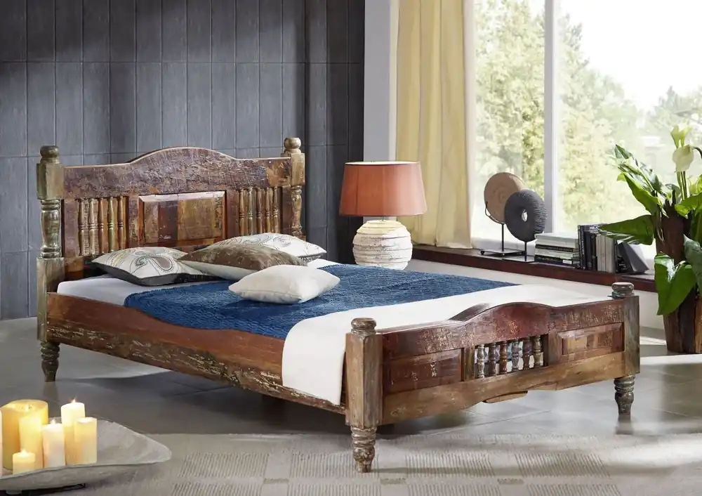 Bett Altholz 200x200x100 mehrfarbig lackiert FABLE #23 Highlight
