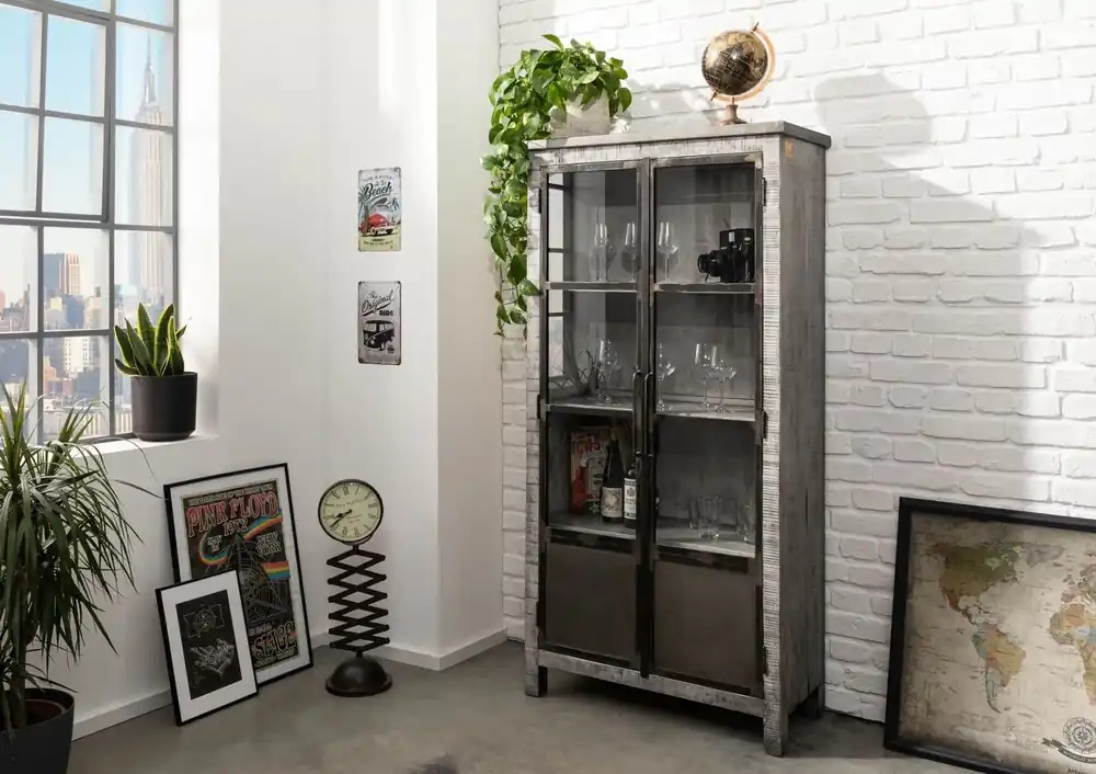 Vitrine Mango 90x40x180 grau lackiert HEAVY INDUSTRY #141 Bestpreis