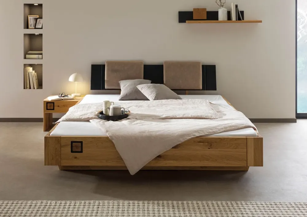 Sonderangebot Bett inkl. Nachttisch links und Kopfteilkissen taupe Wildeiche 160x200x86 natur geölt/lackiert KITZBÜHEL #265