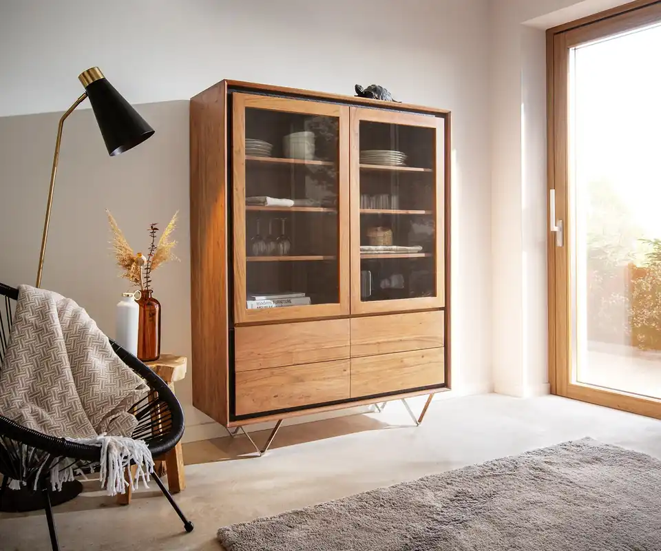 Vitrine Stonegrace 115x150 Akazie Natur 2 Türen 4 Schubladen Steinfurnier V-Fuß Markenprodukt