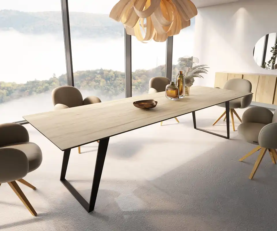 Must-Have Esstisch Edge 300x100 Keramik Laminam® Sabbia Eichefarbig Metall Schräg Schwarz