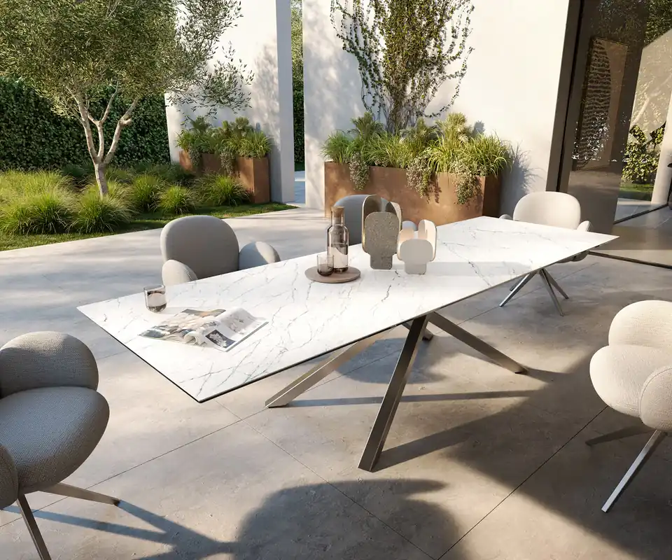 Echt Outdoortisch Edge 300x100 cm Keramik Laminam® Statuarietto Weiß Kreuzgestell Rechteck Edelstahl